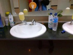 Air di Bandara Soekarno Hatta Mati, Penumpang: Kalau Buang Air Besar Gimana?