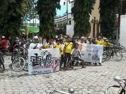 Beri Dukungan, Pemuda Muhammadiyah Naik Sepeda dari Jember ke KPK