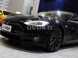 Ini Cara Merawat Mobil Listrik Tesla, Tak Perlu Ganti Oli Lho