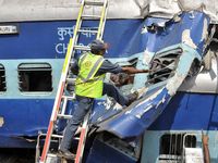 Kereta Tergelincir di India, 13 Orang Tewas