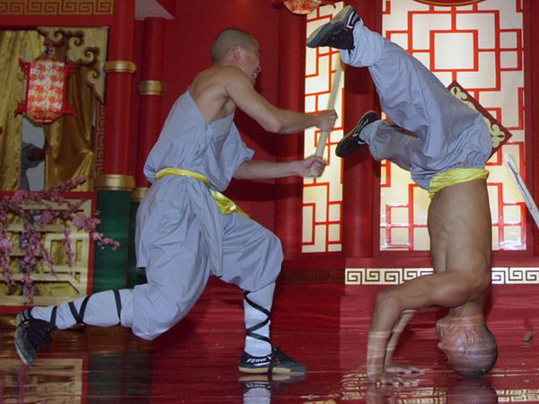 Jelang Imlek Shaolin Unjuk Ketangkasan