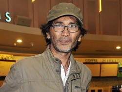 Kerabat Tutupi Kanker Hati Stadium Lanjut yang Diderita Alex Komang