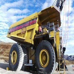 Ini Truk Raksasa di Tambang Emas Freeport yang Bannya Seharga Sedan Mewah