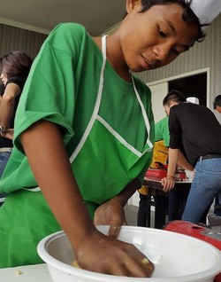 Keseruan Anak Jalanan di Bandung Saat Jadi Chef Cilik Sehari