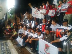 Pasca Putusan Hakim Sarpin, Ratusan Masyarakat Merapat ke KPK