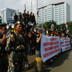 Bingungnya Pendemo Dukung BG, Klaim BG Bebas dan Tanya BG Siapa Sih?