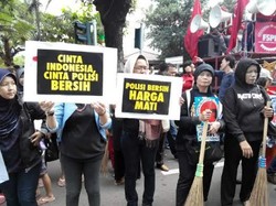Puluhan Massa Pro KPK Gelar Demo di Depan Balai Kota Jakarta