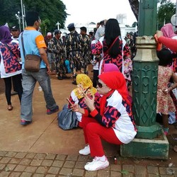 Anak-anak Hingga Lansia Ramaikan Demo Dukung Komjen BG di Depan Istana
