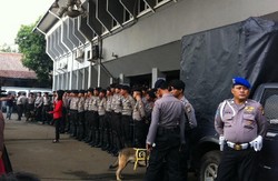 Sidang Praperadilan BG Dimulai, Massa Tambah Semangat Berorasi