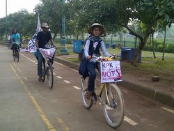 Dukung KPK, Rombongan Onthelis dari Jember Akan Bergerak ke Istana