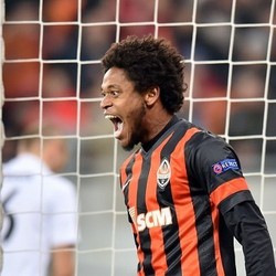 Luiz Adriano Diincar oleh Messi