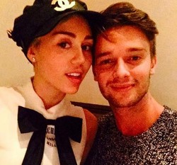 So Sweet, Ini Pesan Cinta Patrick Schwarzenegger untuk Miley Cyrus