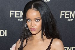 10 Selebriti dengan Phobia Aneh, Takut Cermin Hingga Barang Antik