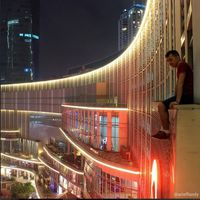 Foto Keren yang Bikin Merinding dari Arief 'Rooftoper'