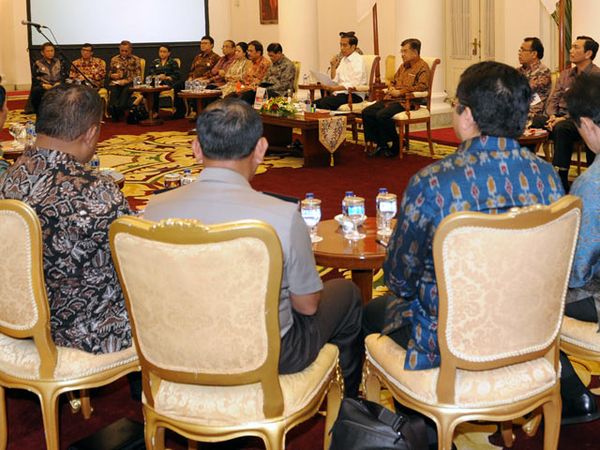 Jokowi Panggil Seluruh Menteri ke Bogor
