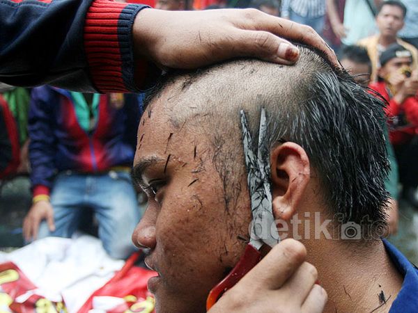 BG Menang, Pendukung Cukur Gundul