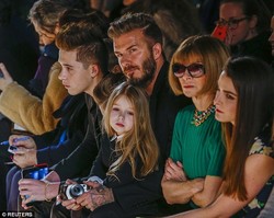 Foto: Penampilan Fashionable Keluarga Beckham di Fashion Show Victoria