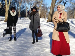 Foto: Gaya Musim Dingin ala Dian Pelangi, Barli dan Zaskia Sungkar di NY
