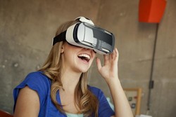 Panasonic Ikutan Bikin Headset Virtual Reality