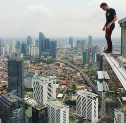 Ini Gadget Andalan Arief Rooftoper untuk Foto di Ketinggian