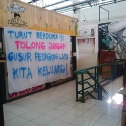Heboh Penggusuran PKL Pasar Gaul Santa, Muncul Spanduk Duka Cita