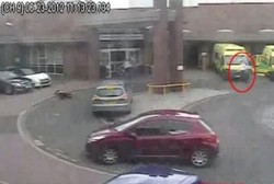 Ada Pasien Sekarat, Petugas Ambulans Ini Malah Pura-pura Tidak Melihat