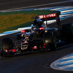 Lotus: Renault Terlalu Fokus pada Red Bull