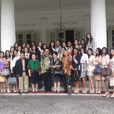 Beri Pengarahan ke Finalis Puteri Indonesia, Ahok Ajarkan Jurus Pura-Pura Gila