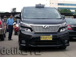 Selain Limo Bekas, Blue Bird Juga Jual Taksi Mewahnya
