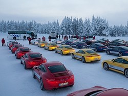 Geber Supercar di Salju, Jangan Nafsu Injak Gas, Sentil Saja Sudah Ngacir!