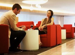 Masuk Lounge Maskapai Qantas Ada Dresscodenya!