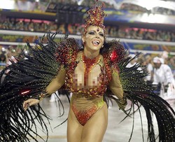 Goyang Seksi di Karnaval Brasil, Duo Serigala Mah Lewat