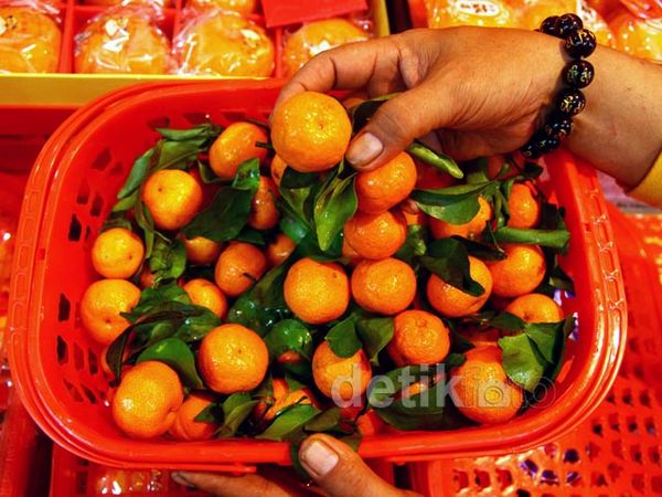 Jelang Imlek, Jeruk Impor Laris Manis