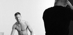 Hot! Calvin Harris Jadi Model Underwear Untuk Emporio Armani