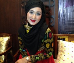 Tampil di KJRI New York, Booth Busana Dian Pelangi Diserbu Pengunjung