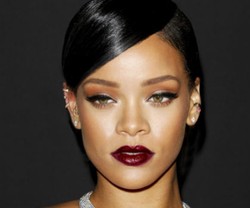 Inspirasi Riasan untuk Imlek dengan Nuansa Merah-Emas ala Selebriti