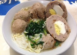 Bakso Andara 354: Gurih Wangi Bakso Urat dan Telur Racikan Mas No