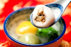 Selain Legit, Tang Yuan yang Kenyal Juga Dapat Disajikan Gurih