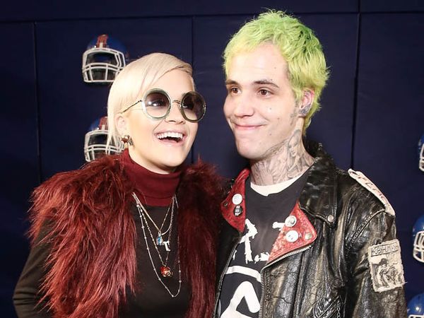 Rita Ora dan Pacar Kompak Tampil Nyentrik di New York Fashion Week