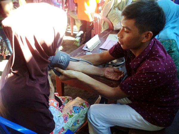 Tim Ekspedisi NKRI Cek Kesehatan Warga Lombok Timur Tim Ekspedisi NKRI Cek Kesehatan Warga Lombok Timur