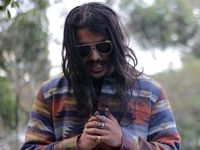 Rio Dewanto Gondrong dan Bergigi Emas
