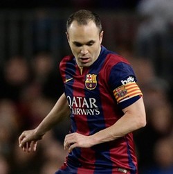 Iniesta Bertekad Antarkan Barca Raih Treble Musim Ini