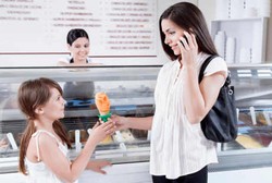 Orang Tua Boleh Saja Manjakan Anak, Tapi Sejauh Mana Batasnya?