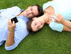 Cara Tunjukkan Cinta di Era Serba Gadget: Berbagi Password Email