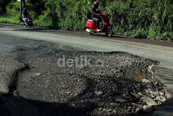 Pasca Banjir, Beberapa Titik Jalan di Jakarta Barat Rusak