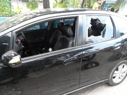 Pengemudi Jazz Dihajar Warga di Kp Berlan