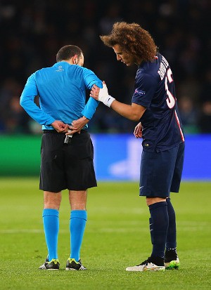 Wasit Meleng, Luiz Minta Ibra Geser Posisi Tendangan Bebas