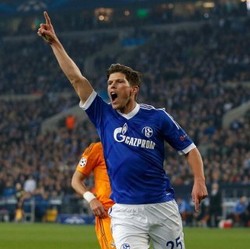 Huntelaar Memburu El Real