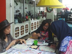 Seniman Tita Djumaryo Jadi Pelopor Arisan Art