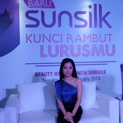 Aktris Karina Salim Buat Masker Rambut Sendiri untuk Cegah Rambut Rontok